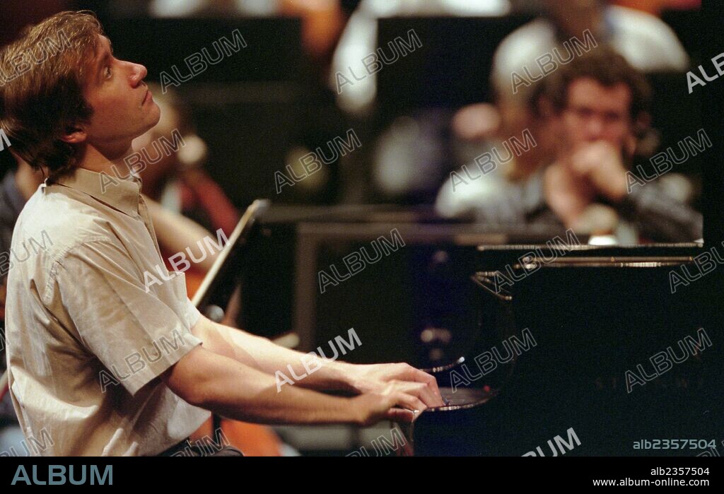 Nikolai Lugansky - portrait of the Russian pianist performing in Paris, France, in 2004. b. 26 April 1972.