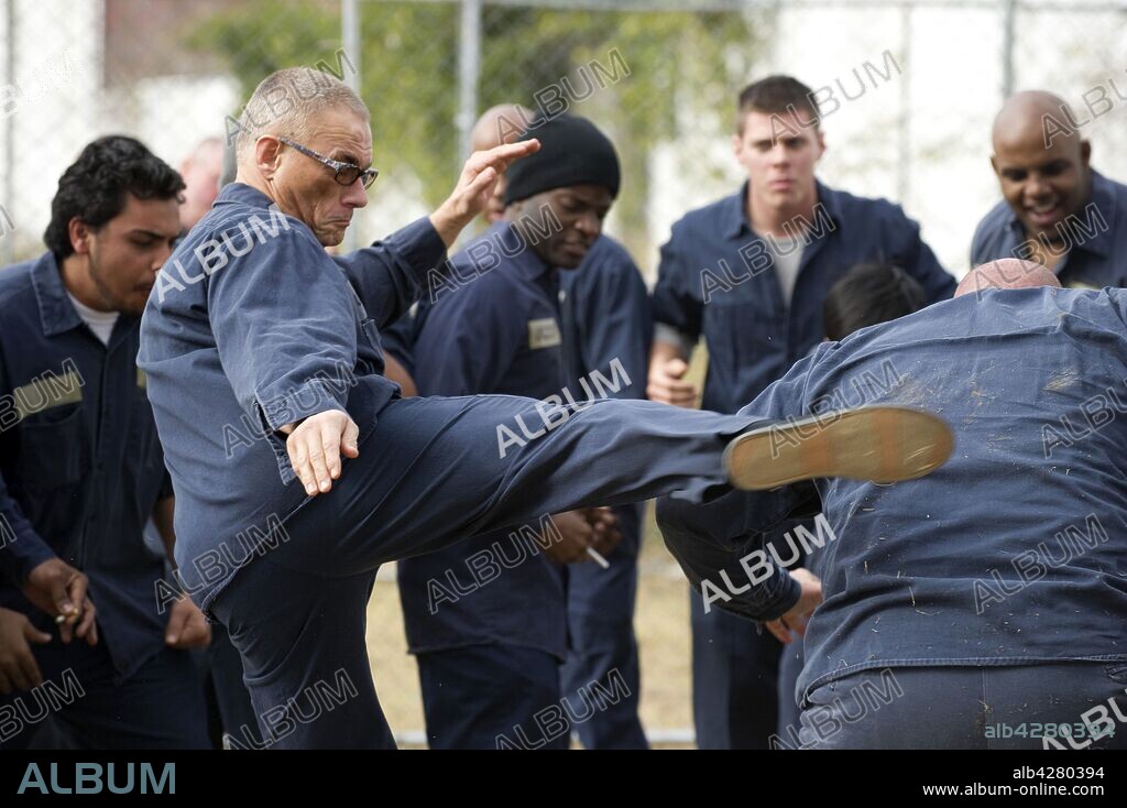 JEAN-CLAUDE VAN DAMME en LOS OJOS DEL DRAGON, 2012 (DRAGON EYES), dirigida por JOHN HYAMS. Copyright AFTER DARK FILMS.