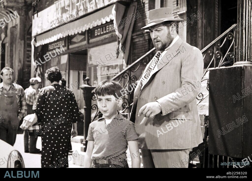 PELICULA :UN ANGEL PASO POR BROOKLYN , 1957. DIRECTOR , Ladislao Vajda. ACTORES , PABLITO CALVO , PETER USTINOV. PABLITO CALVO. PABLO CALVO HIDALGO. ACTOR DE CINE ESPAÑOL. MADRID 1949 - 200.