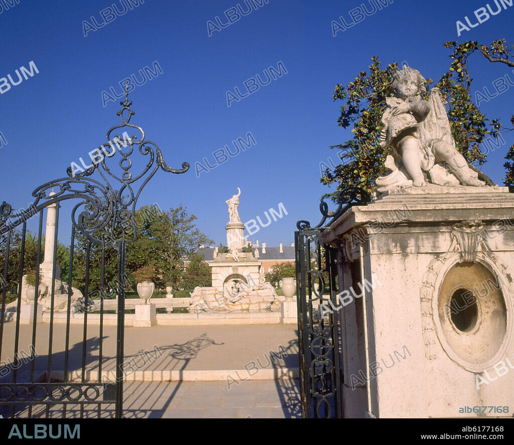 ISIDRO GONZÁLEZ VELÁZQUEZ. ENTRADA JARDIN DEL PARTERRE FLANQUEADA POR GARITA ESTILO LUIS XIV CON FUENTE DE HERCULES Y ANTEO AL FONDO- PRINCIPIOS S XIX.