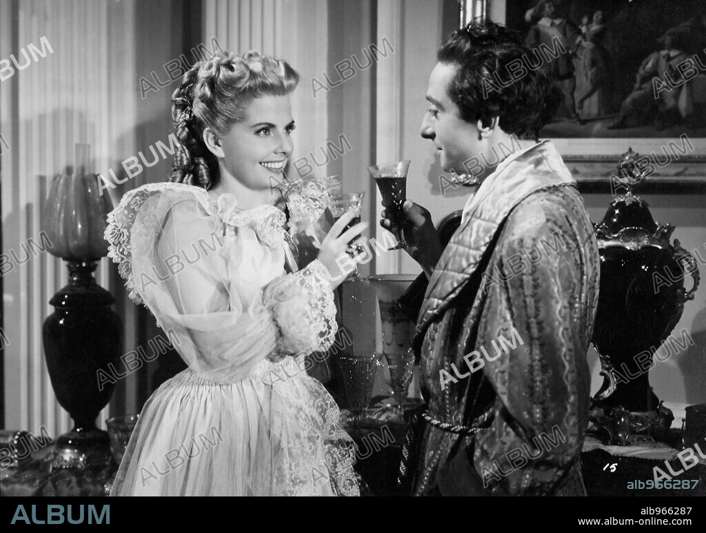 ANTONIO VICO y MARIA MARTIN en SERENATA ESPAÑOLA, 1947, dirigida por JUAN DE ORDUÑA. Copyright COLONIAL AJE.
