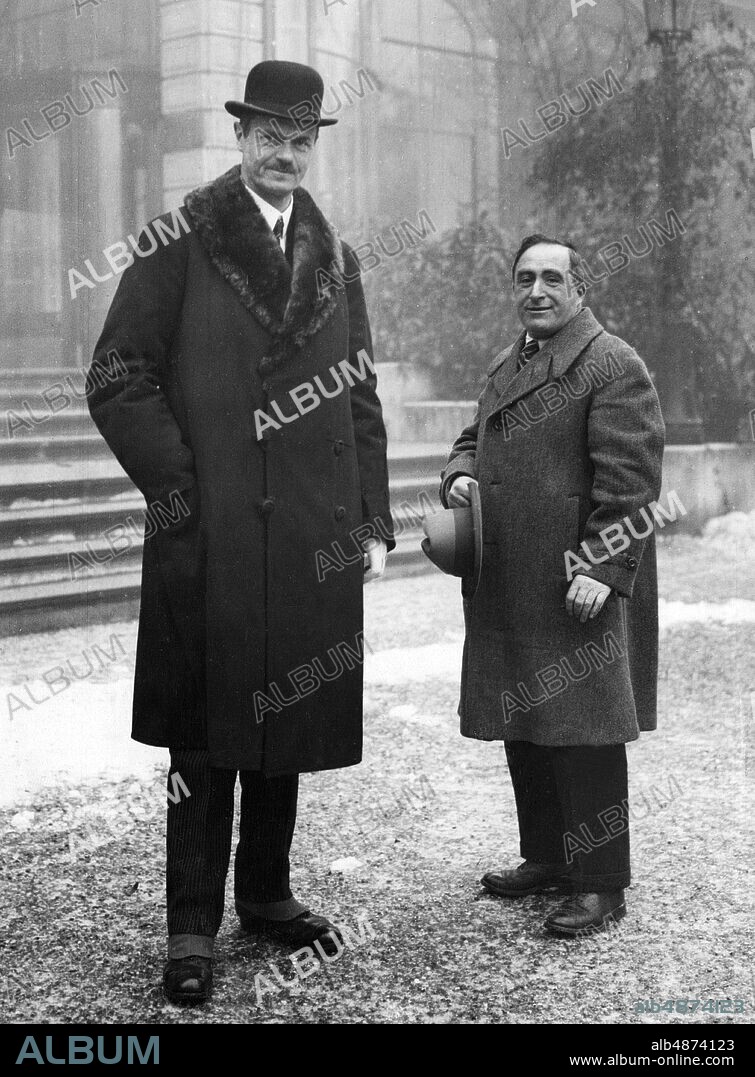 SWITZERLAND GENEVA 1920s. Orig. caption ... GENEVA'S GIANT DELEGATE. Dr. Sahm (President of the Senate of the Free City of Danzig) the tallest delegate to the League of Nations conference now being held at Geneva. Photo: Central Press Photograph / AB Text & Bilder / SVT / Code: 5600 Folder: Sahm, Heinrich Berlin's Lord Mayor 4059 H Sahm, 1877-1939, Mayor of Danzig from 1919 and Senate President of the Free State of Danzig 1919-1931. Hand in pocket Plum stopper Outerwear Damask Fur collars Large and small League of Nations NF persons: HEINRICH SAHM sites: GENEVA; SWITZERLAND; DANZIG * PhotoDate: 192? - ?? - ??.