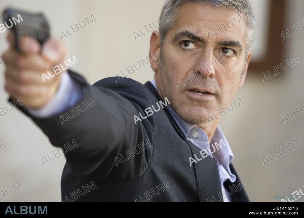 GEORGE CLOONEY in THE AMERICAN, 2010, directed by ANTON CORBIJN. Copyright FOCUS FEATURES/GREENLIT RIGHTS/SMOKE HOUSE/THIS IS THAT PROD.