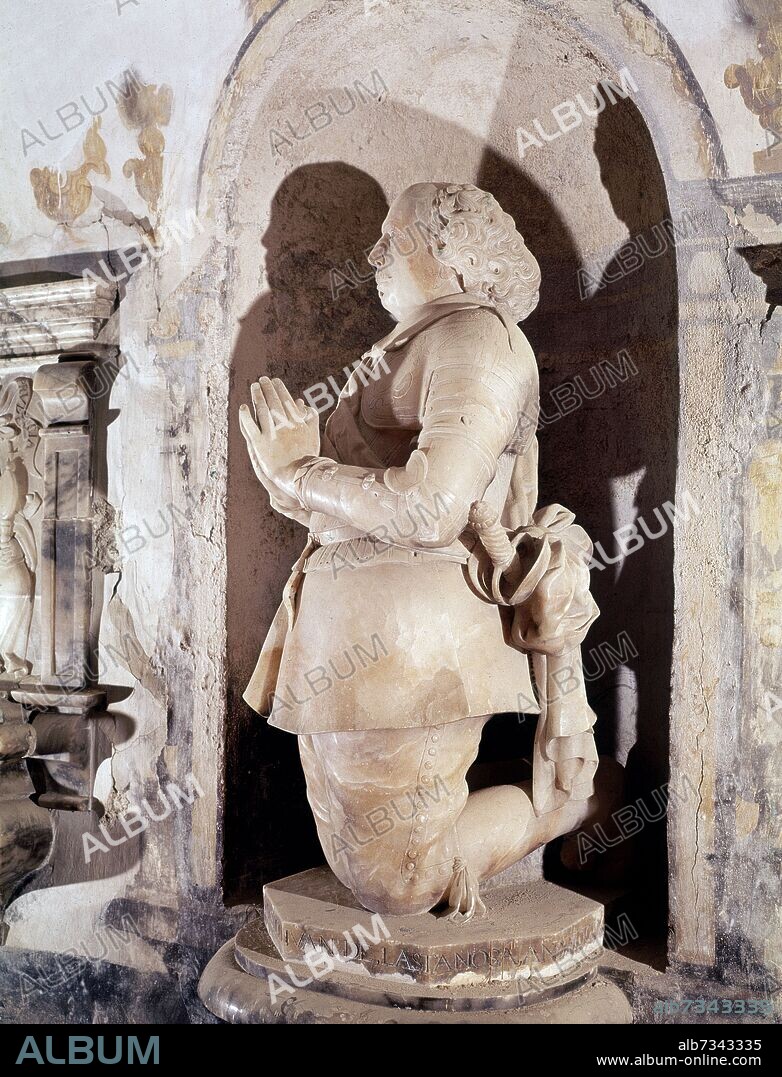 ESTATUA ORANTE DE VINCENCIO JUAN DE LASTANOSA (1607-1681) EN LA CAPILLA DE LOS LASTANOSA DE LA CATEDRAL DE HUESCA - SIGLO XVII - ALABASTRO.