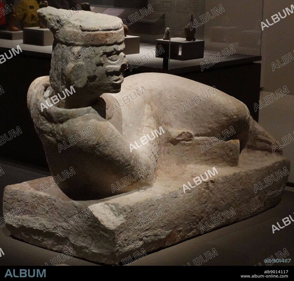 Chacmool (Chacmool) form of pre-Columbian, Mesoamerican sculpture, depicting a reclining figure with its head facing 90 degrees from the front, supporting itself on its elbows and supporting a bowl or a disk upon its stomach. These figures possibly symbolised slain warriors carrying offerings to the gods; Post-classical Mayan Period, 900-1250 AD; From Chichen Itza, Yucatan, Mexico.