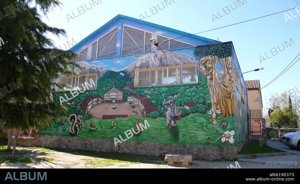 GRAFFITI EN UNA DE LAS PAREDES DEL COLEGIO VIRGEN DEL ROSARIO.