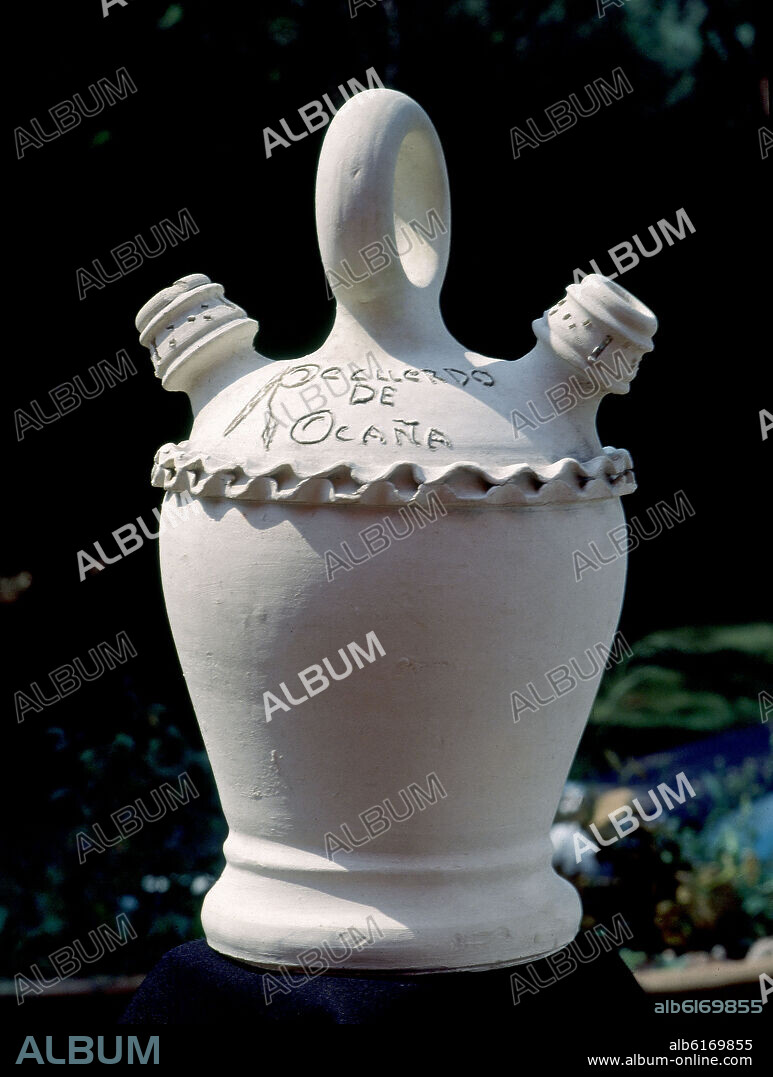 BOTIJO DE TIERRA BLANCA CON PITORRO DE TRAMPA-ARTE POPULAR S XX.