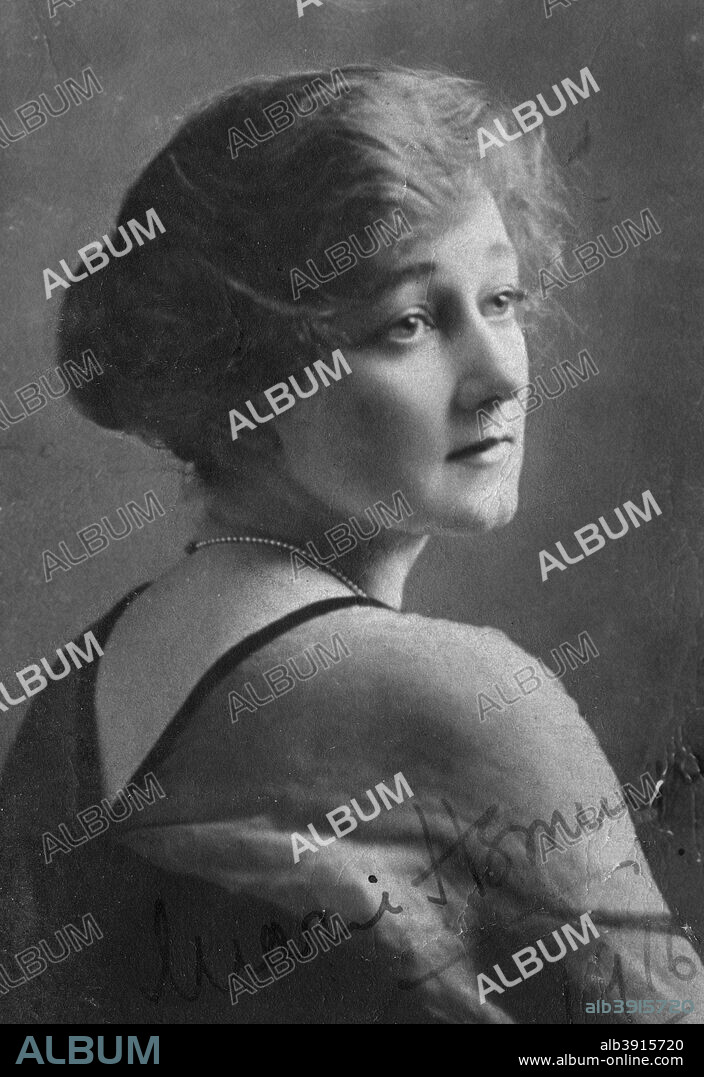 Marie Hemingway (1883-1939), English actress, 1916.