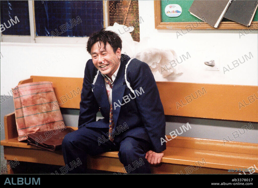 CHOI MIN-SIK in OLDBOY, 2003 (OLDEUBOI), directed by PARK CHAN-WOOK. Copyright SHOW EAST.