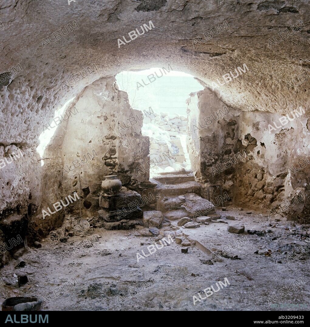 CUEVA PINTADA DE GALDAR (197). ENTRADA A LA CUEVA  GALDAR, GRAN CANARIA, ESPAÑA.