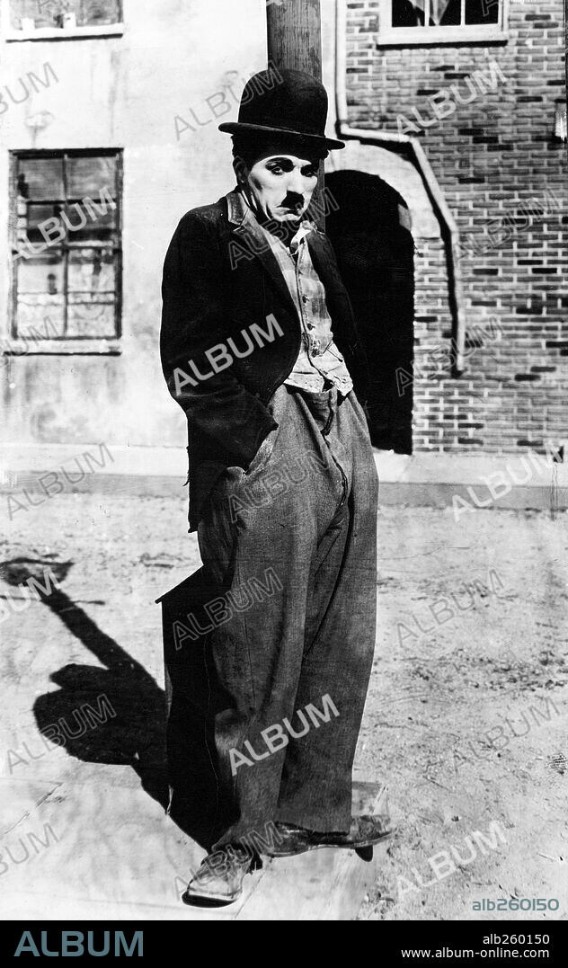CHARLIE CHAPLIN in A DOG'S LIFE, 1918, directed by CHARLES CHAPLIN. Copyright FIRST NATIONAL.