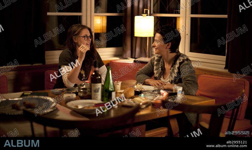JULIETTE BINOCHE y KRISTEN STEWART en VIAJE A SILS MARIA, 2014 (CLOUDS OF SILS MARIA), dirigida por OLIVIER ASSAYAS. Copyright CG CINEMA/CAB PRODUCTIONS/EZEKIEL FILM PRODUCTION/PALLAS FIL / BETHUEL, CAROL.
