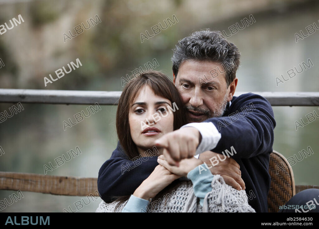 PENELOPE CRUZ and SERGIO CASTELLITTO in TWICE BORN, 2012 (VENUTO AL MONDO), directed by SERGIO CASTELLITTO. Copyright MEDUSA FILM.