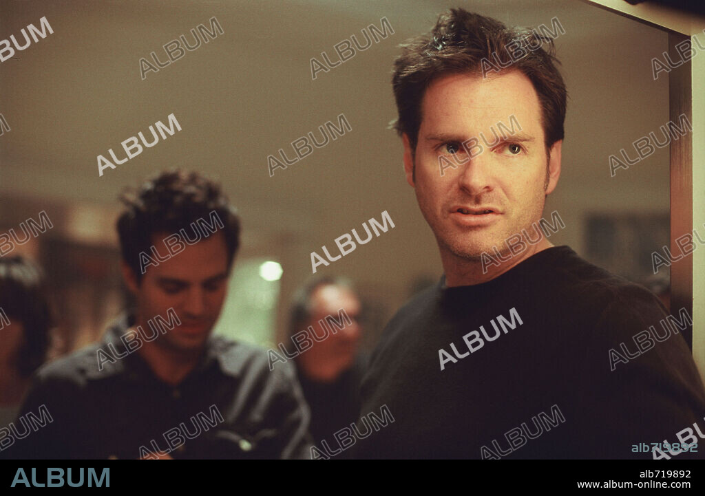 MARK RUFFALO and MARK WATERS in JUST LIKE HEAVEN, 2005, directed by MARK WATERS. Copyright DREAMWORKS PICTURES.