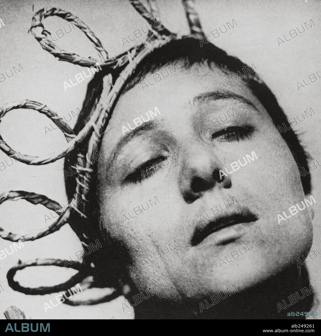 MARIE FALCONETTI in THE PASSION OF JOAN OF ARC, 1928 (LA PASSION DE JEANNE D'ARC), directed by CARL THEODOR DREYER. Copyright SOCIETE GENERALE DE FILMS.