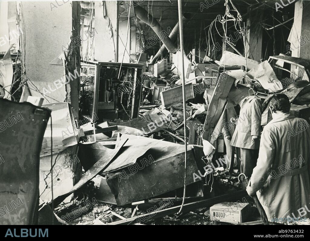 17 abril 1982. Atentado de ETA contra las instalaciones de la Compañía Telefónica, en la calle de Rios Rosas de Madrid.