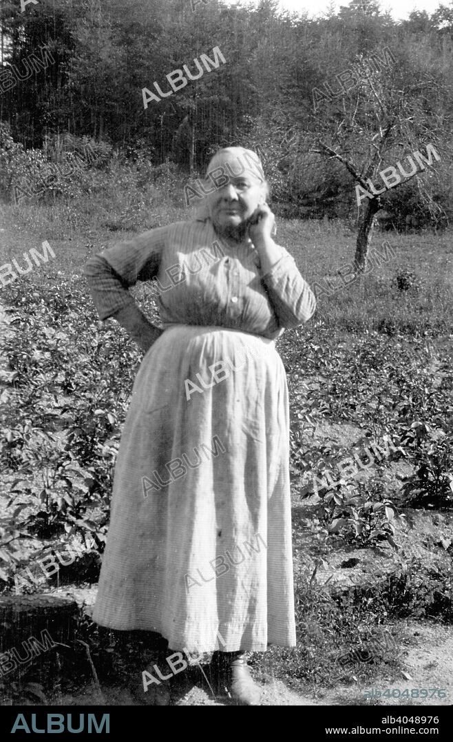 Laura Virginia Donald, Dewey, Bedford County, Virginia, USA, 1916-1918. Photograph taken during Cecil Sharp's folk music collecting expedition: British musician Sharp (1859-1924) and his assistant Dr Maud Karpeles (1885-1976) collected folk songs from the mountain singers of the Appalachians (North Carolina, Tennessee, Virginia, West Virginia, and Kentucky), between 1916 and 1918.
