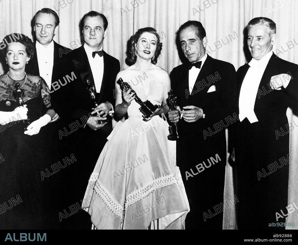 BETTE DAVIS, GEORGE SANDERS, GREER GARSON, HUMPHREY BOGART, KARL MALDEN and RONALD COLMAN. The 24th Academy Awards / 1952. 
Karl Malden, best actor in a supporting role for "A Streetcar Named Desire". Humphrey Bogart, best actor for "The African Queen". George Sanders, Ronald Colman, Bette Davis and Greer Garson. 1952