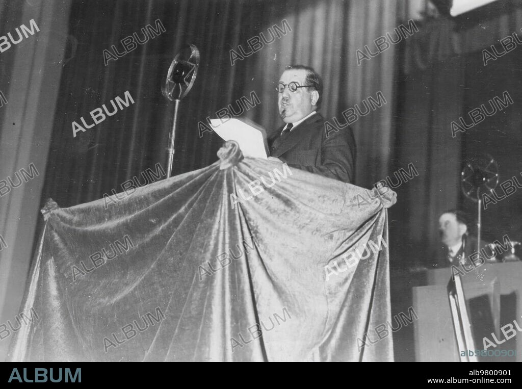 1934. El presidente De "fuerza Obrera", Leon Jouhaux, Dando un discurso.