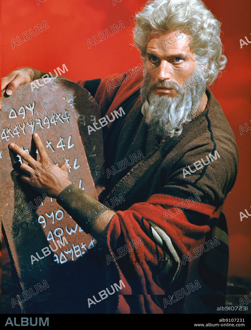 CHARLTON HESTON en LOS DIEZ MANDAMIENTOS, 1956 (THE TEN COMMANDMENTS), dirigida por CECIL B DEMILLE. Copyright PARAMOUNT PICTURES.