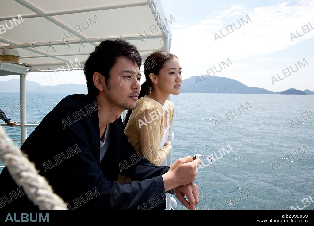 YU AOI en UNA FAMILIA DE TOKIO, 2013 (TOKYO KAZOKU), dirigida por YOJI YAMADA. Copyright SHOCHIKU COMPANY.