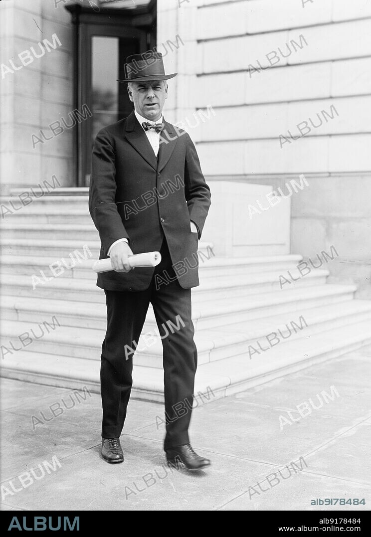 HARRIS & EWING. Kenyon, William Squire, Senator from Iowa, 1911-1922, 1914.