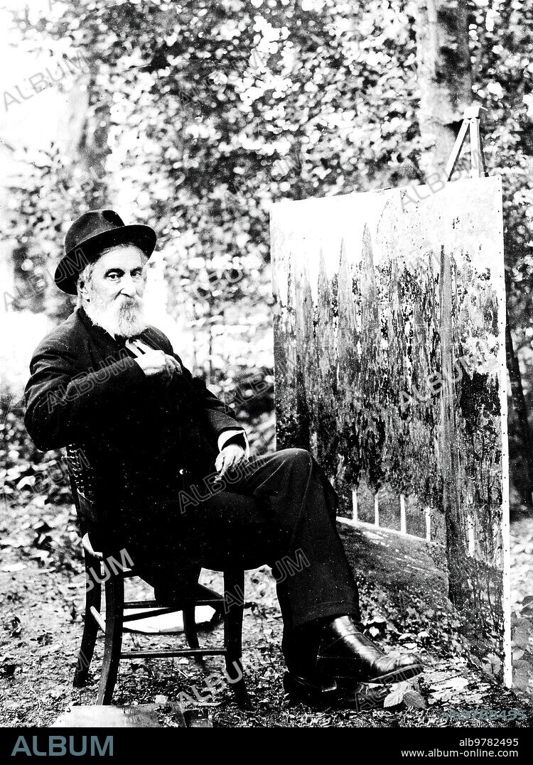 Junio 1931. Santiago Rusiñol delante de uno de los últimos cuadros que pintó en Aranjuez.