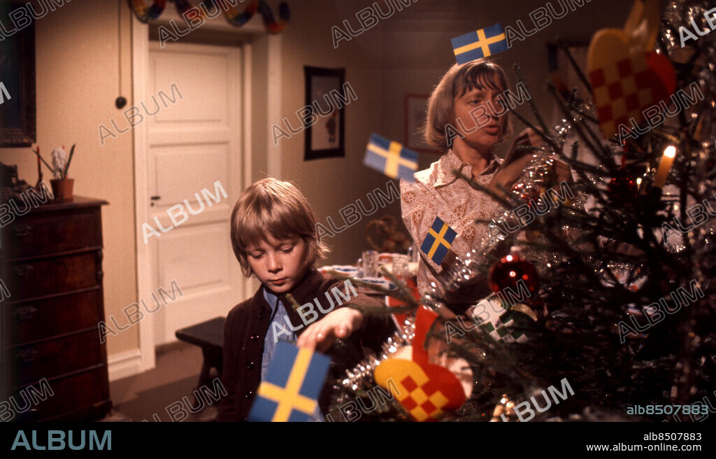 1974.. RULLE PÅ RULLSERÖD Julkalendern 1974 Sänt första gången 1974-12-01 Adventskalender Klä granen Julgranar persons: MARTIN HULTMAN;MONA ANDERSSON sites: SVERIGE.