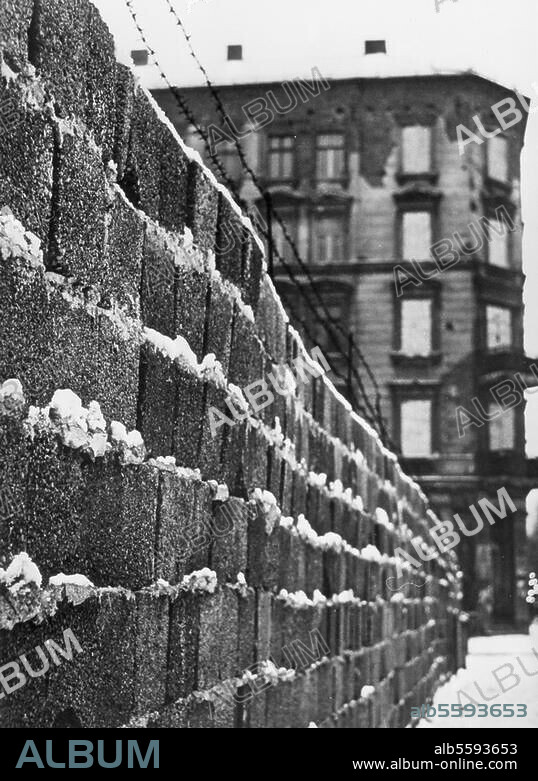 Berlin, 25. Dezember 1961. Mauerbau. Blick auf die Mauer an der Sebastianstraße (Kreuzberg). Foto.