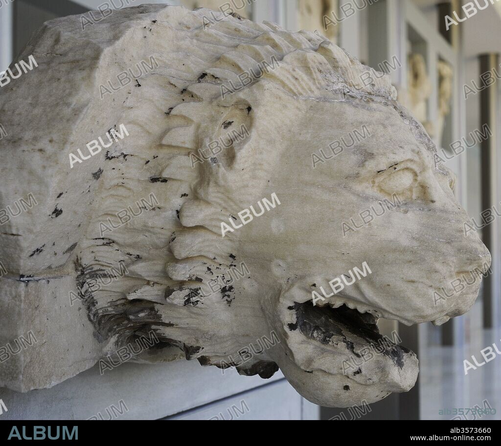 Arte griego. Desagüe decorativo en forma de cabeza de leó con la boca abierta. Esquina noreste del Partenón. Realizada en mármol. Ubicada en la cornisa rasante de los frontones. Período Clasico. Siglo V a. C. Museo de la Acrópolis (Acropolis Museum). Atenas, Grecia.
