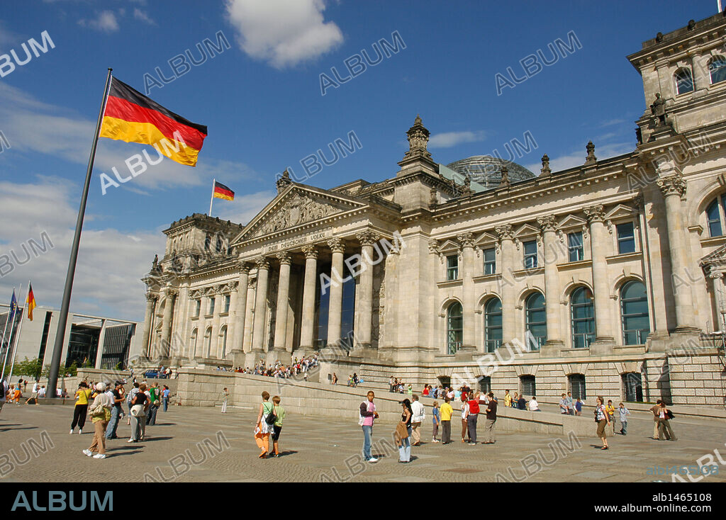 Germany. Berlin. German Parliament in the Reichstag building. 1884-1894. Built by Paul Wallot and rebuilt by Norman Foster between 1992-1999. Exterior.