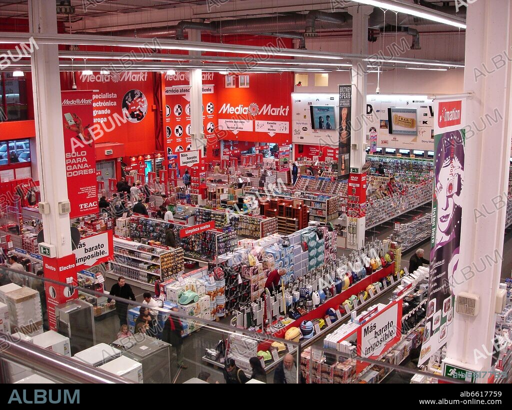 INTERIOR DE LA TIENDA DE ELECTRONICA MEDIA MARK EN EL CENTRO COMERCIAL DE SAN SEBASTIAN DE LOS REYES.
