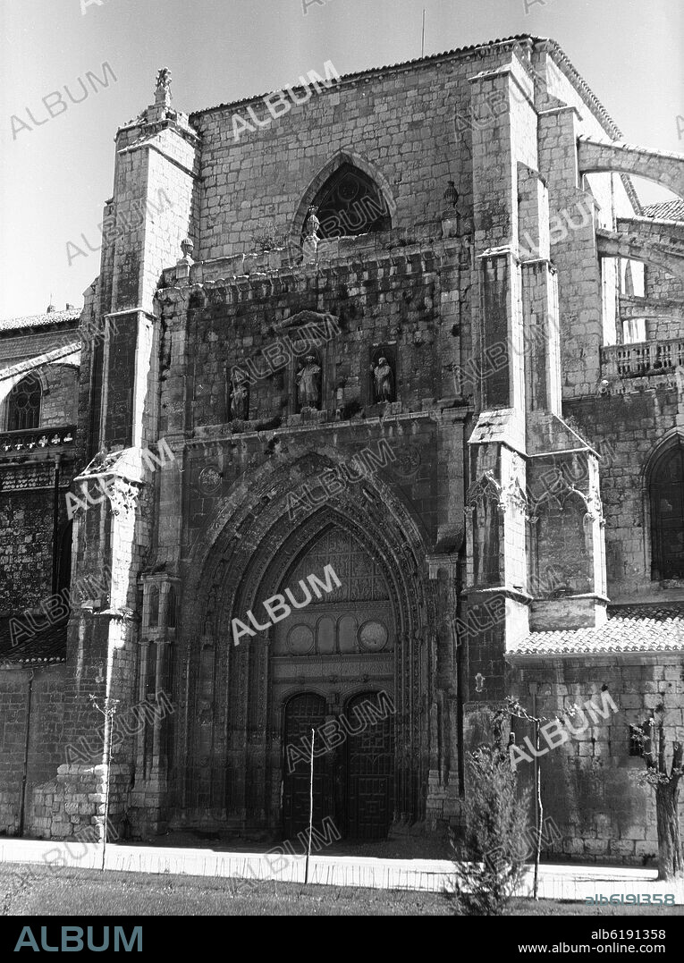 FACHADA SEPTENTRIONAL DE LA CATEDRAL DE PALENCIA - PUERTA DE LOS REYES O DE SAN JUAN - FOTOGRAFIA EN BLANCO Y NEGRO - AÑOS 60.
