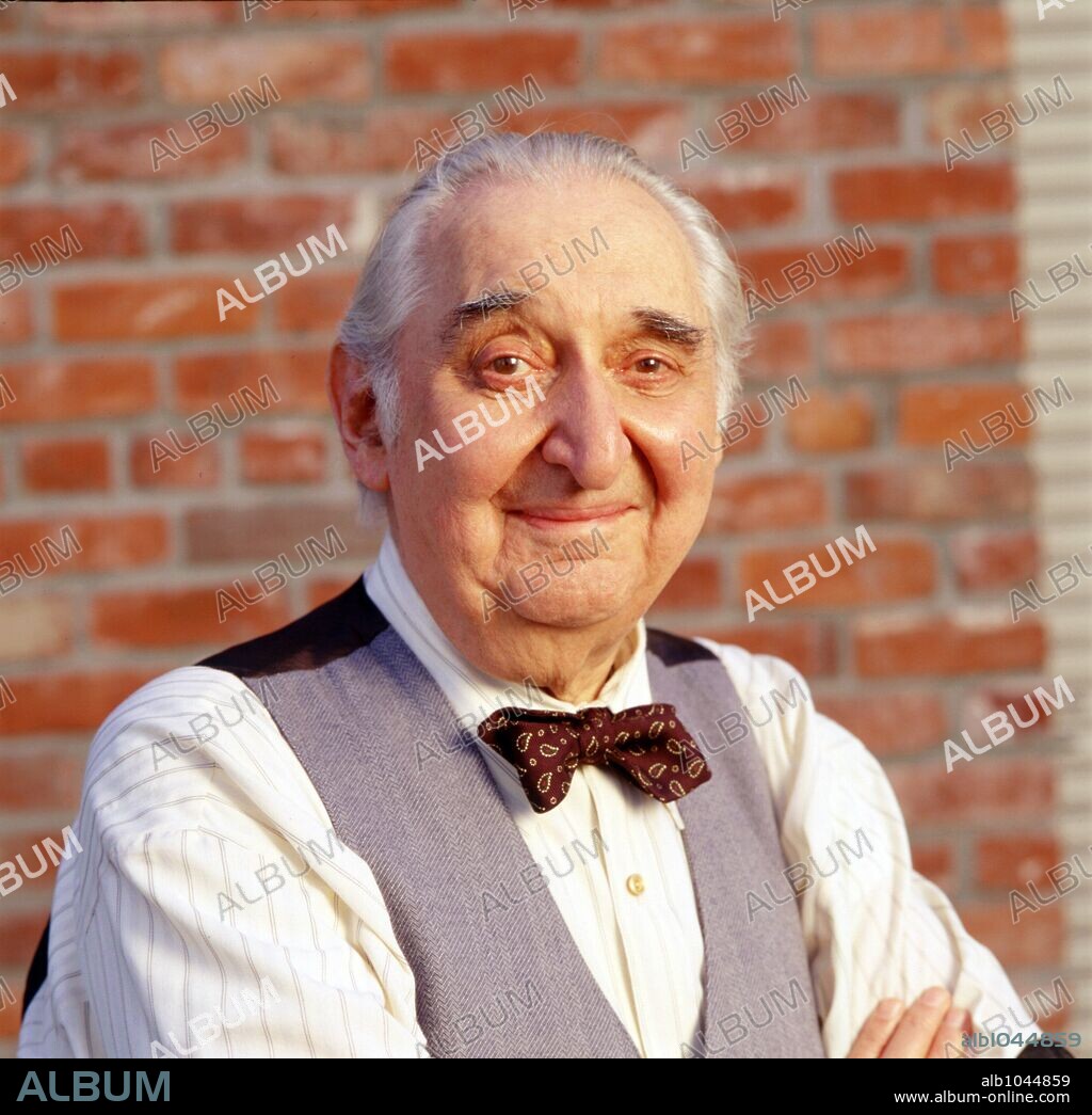 FYVUSH FINKEL in FANTASY ISLAND, 1998 (FANTASY ISLAND-TV), directed by PERRY LANG. Copyright AMERICAN BROADCASTING COMPANY.