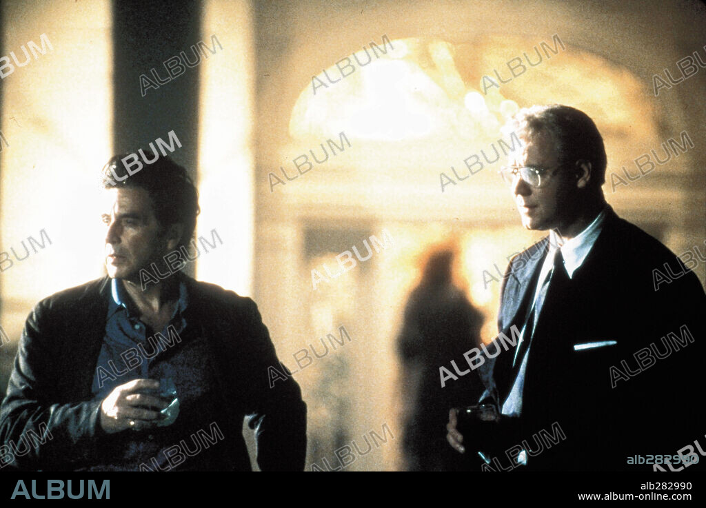 AL PACINO and RUSSELL CROWE in THE INSIDER, 1999, directed by MICHAEL MANN. Copyright TOUCHSTONE PICTURES.