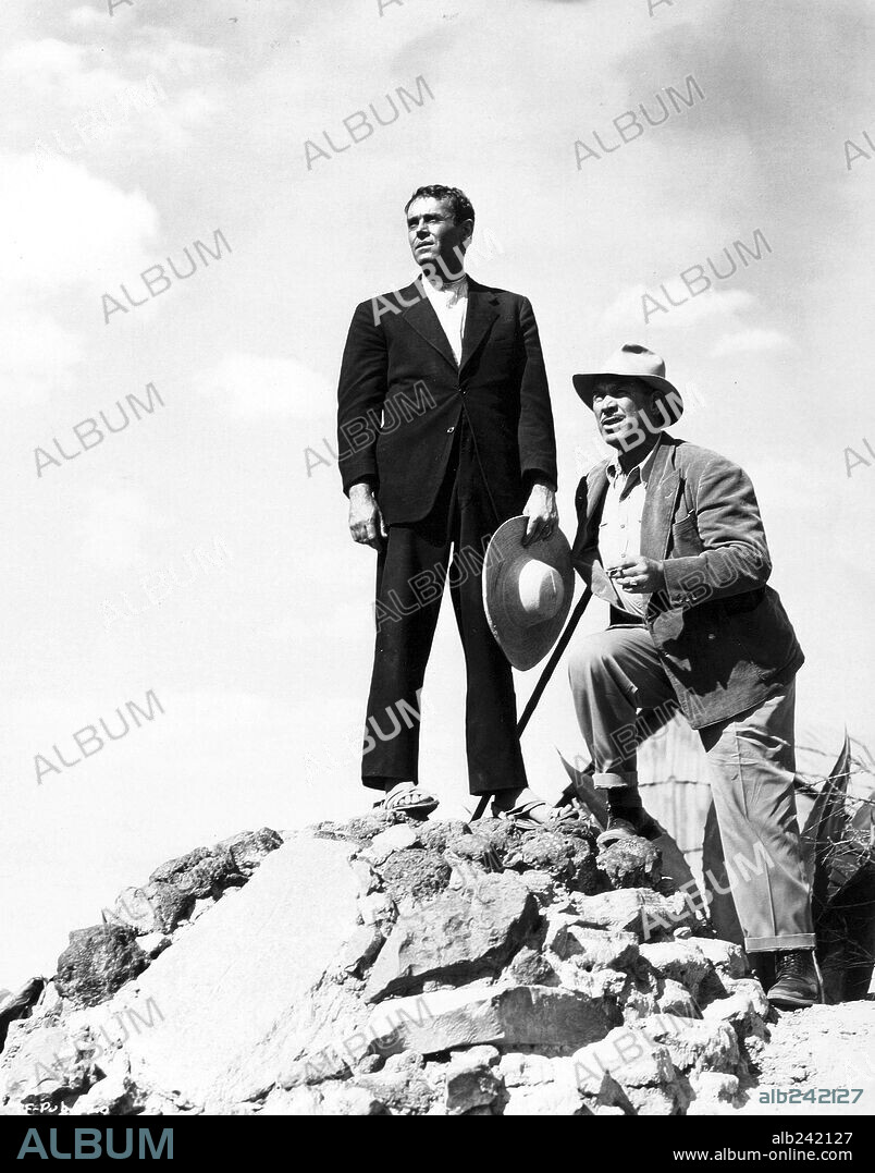 HENRY FONDA y WARD BOND en EL FUGITIVO, 1947 (THE FUGITIVE), dirigida por JOHN FORD. Copyright RKO.