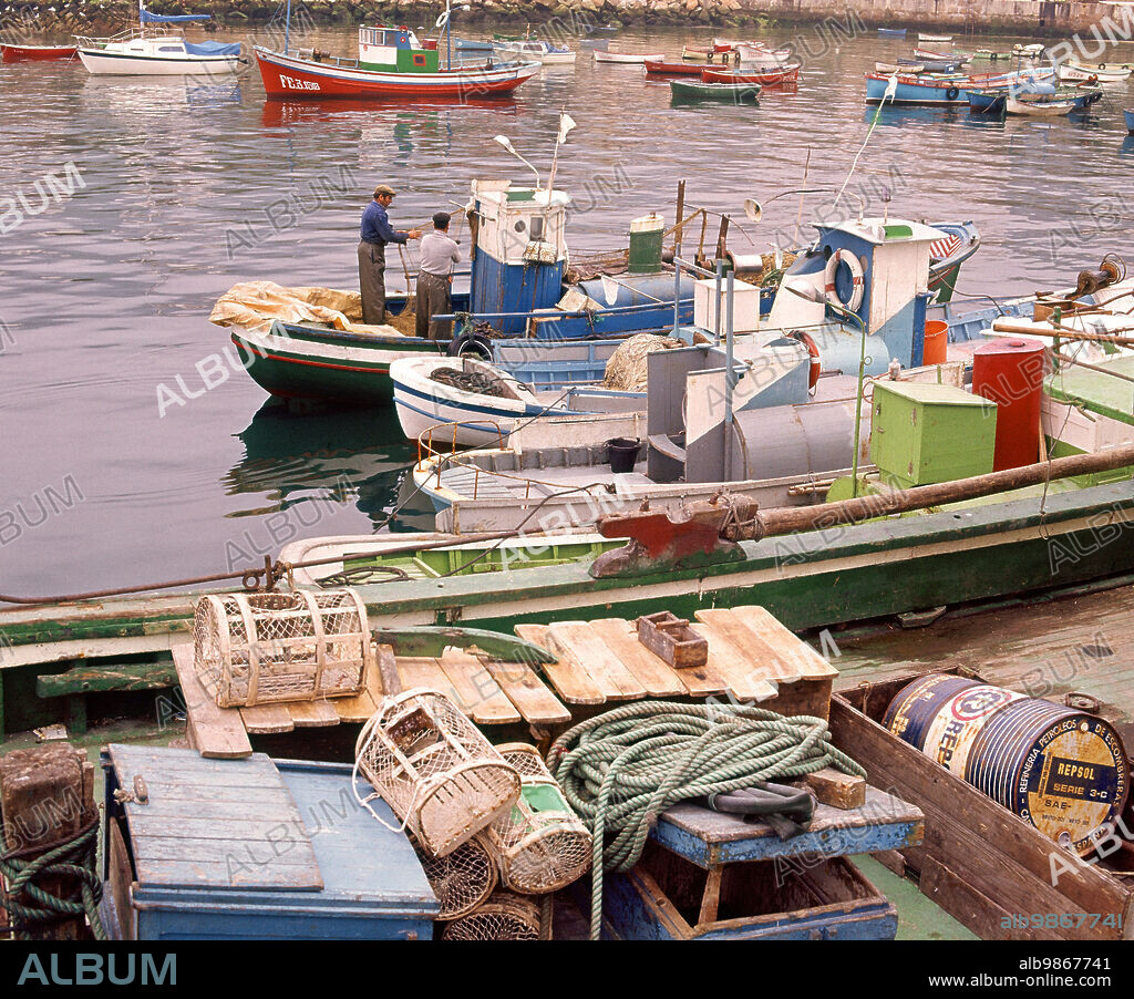 BARCOS PESQUEROS - FOTO AÑOS 70.