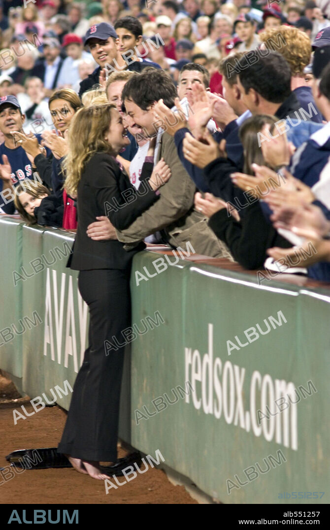 DREW BARRYMORE und JIMMY FALLON in FEVER PITCH - EIN MANN FÜR EINE SAISON, 2005 (FEVER PITCH), unter der Regie von BOBBY & PETER FARRELLY, BOBBY FARRELLY und PETER FARRELLY. Copyright 20TH CENTURY FOX / MICHAELS, DARREN.