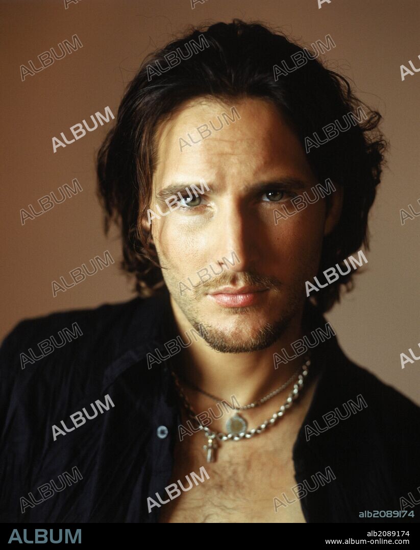 PETER FACINELLI in FASTLANE, 2002, directed by MCG. Copyright WARNER BROS. TELEVISION.