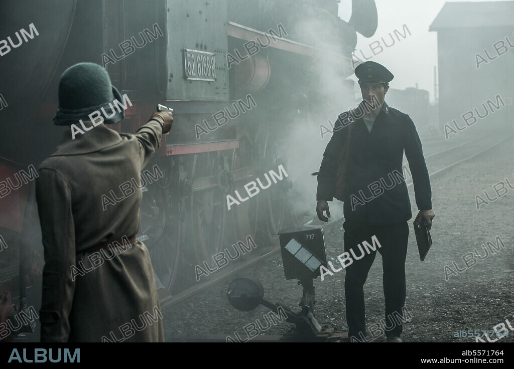 Oleg Tikhomirov and Severija Janusauskaite in BABYLON BERLIN, 2017, directed by ACHIM VON BORRIES, HENK HANDLOEGTEN and TOM TYKWER. Copyright X Filme Creative Pool, ARD degeto, Beta Film GmbH, Sky Cinema. Episode 1x3.