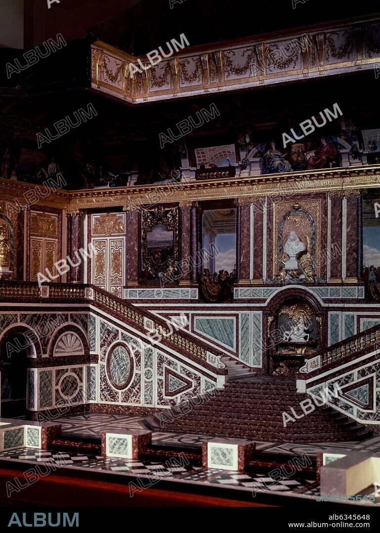 JULES HARDOUIN MANSART (1646-1708). ESCALERA DE LOS EMBAJADORES - SIGLO XVII - BARROCO FRANCES.