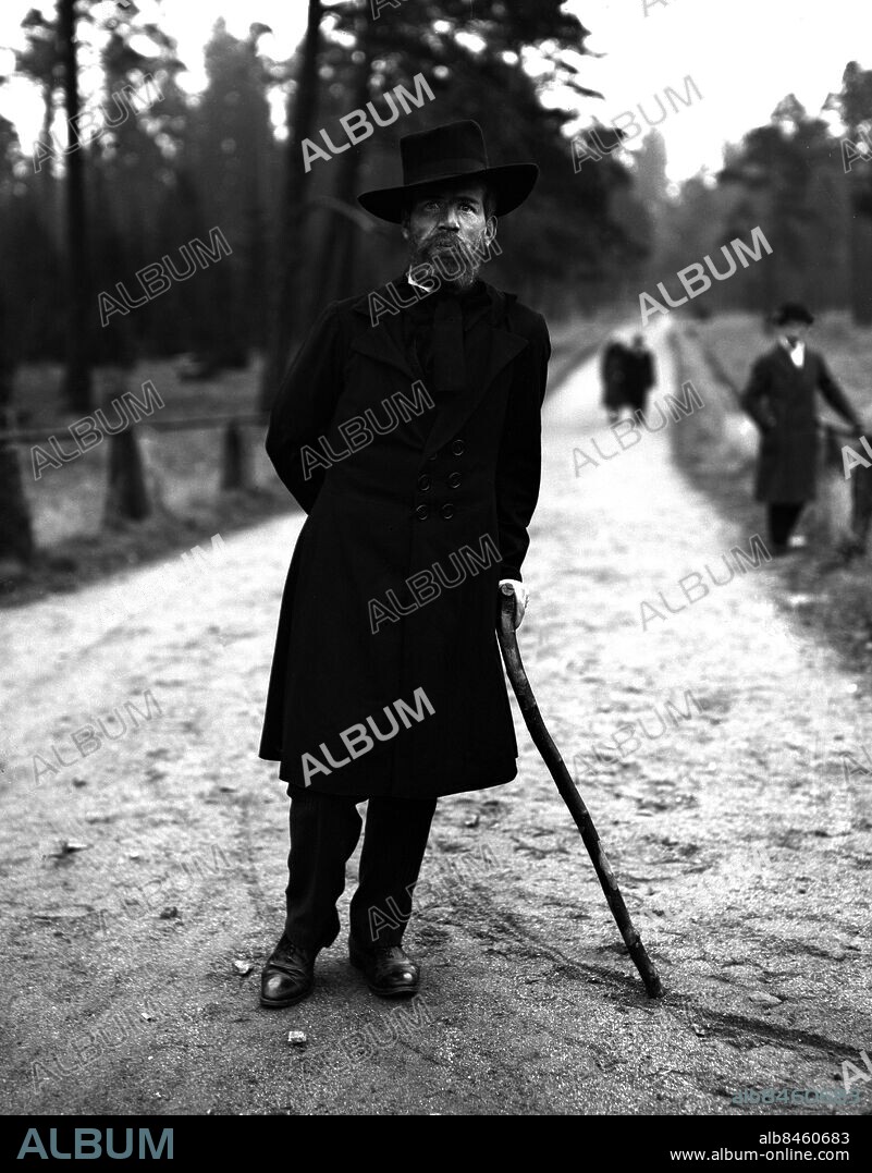 ARKIV 1939. Skådespelaren Arne Lindblad som "Mäster Palm" (August Palm) i filmen "Mot nya tider", regisserad av Sigurd Wallén och med Victor Sjöström som Hjalmar Branting.. Actor Arne Lindblad as the swedish labour-leader August Palm in a movie about the first year of the labour-movement in Sweden.. Foto:Scanpix Historical/1900. Scanpix Sweden.