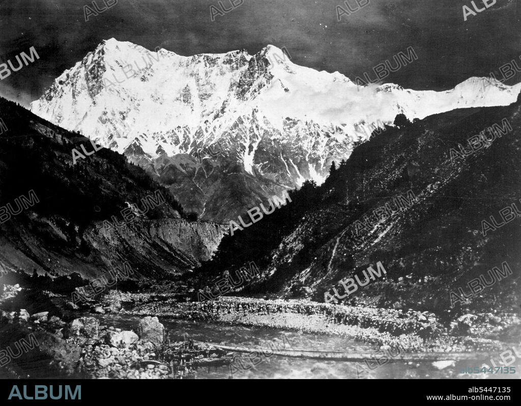 Nanga Parbat - Peak of Himalaya ***** India. June 20, 1932.
