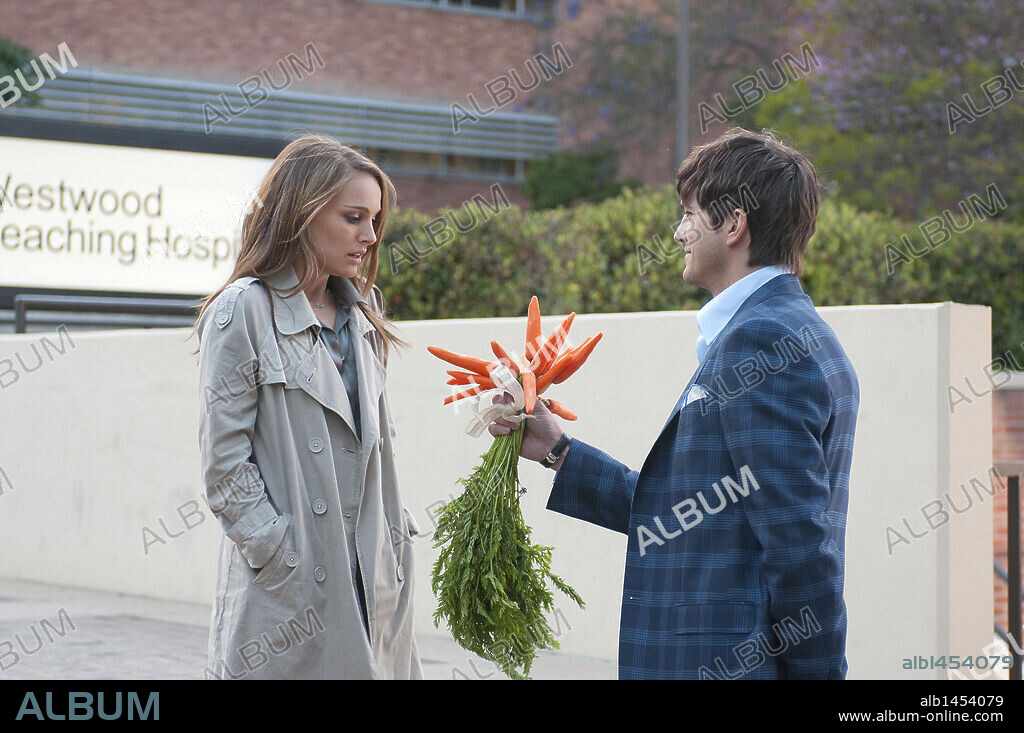 ASHTON KUTCHER et NATALIE PORTMAN dans NO STRINGS ATTACHED, 2011, réalisé par IVAN REITMAN. Copyright PARAMOUNT PICTURES.
