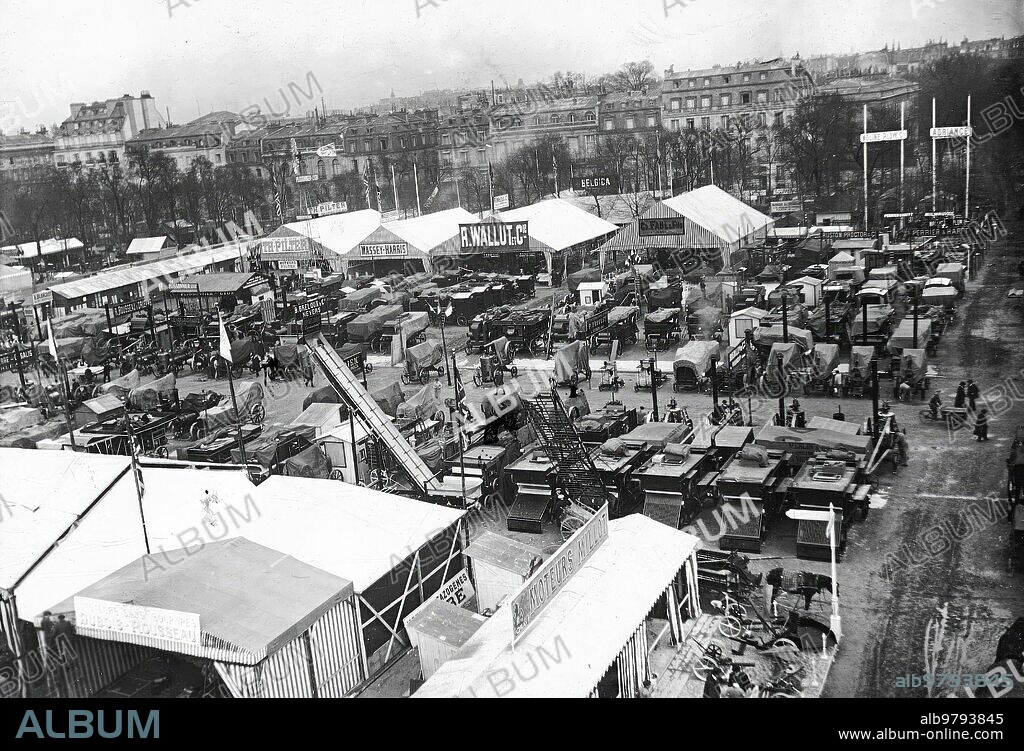 Febrero 1914. La exposición Agricola en Paris. Aspecto general de la explanada de los Inválidos donde ha Sido Instalada la exposición de Maquinas Agrícolas.