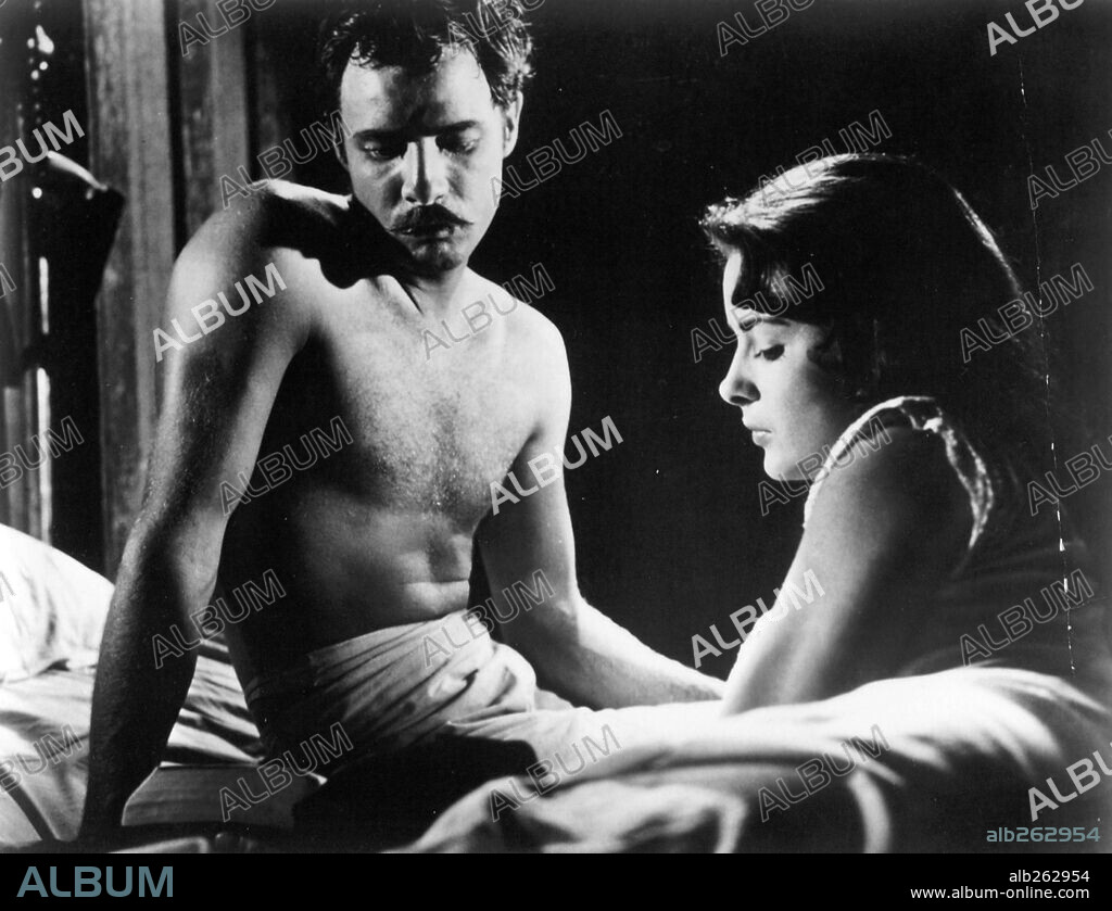 JEAN PETERS y MARLON BRANDO en VIVA ZAPATA!, 1952, dirigida por ELIA KAZAN. Copyright 20TH CENTURY FOX.