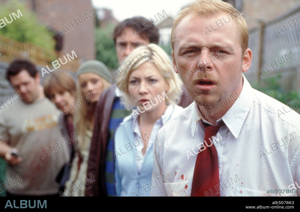 DYLAN MORAN, KATE ASHFIELD, LUCY DAVIS, NICK FROST, PENELOPE WILTON and SIMON PEGG in SHAUN OF THE DEAD, 2004, directed by EDGAR WRIGHT. Copyright ROGUE PICTURES.