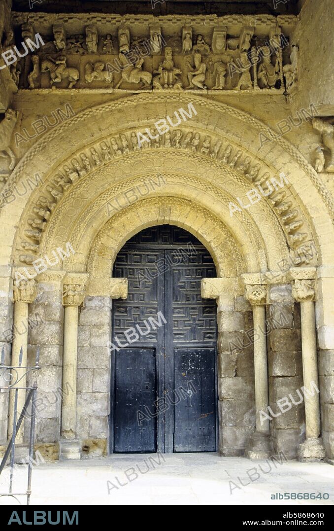 Carrión de los Condes, Iglesia de Santa María, (s.XIII) portada románica; Camino de Santiago.