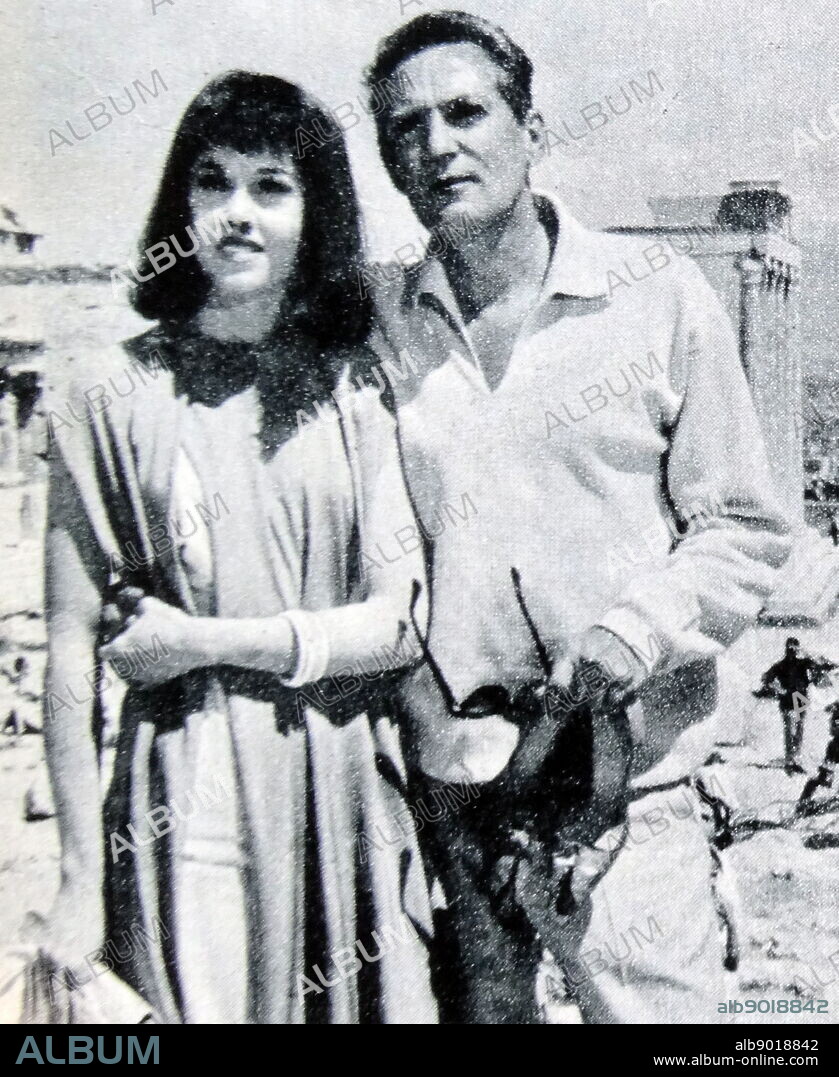 Jane Fonda and Peter Finch. Jane Seymour Fonda (born December 21, 1937) is an American actress, political activist, environmentalist, and former fashion model. Frederick George Peter Ingle Finch (28 September 1916 - 14 January 1977) was an English-born Australian actor.