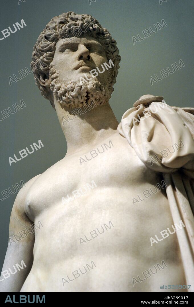 LUCIO VERO (Lucius Ceionius Commodus Verus Armeniacus) (130-169). Emperador romano (161-169). S. II. Dinastía Antonina. Retrato del emperador con cuerpo idealizado de Diomedes (tipo Cuma-Monaco). 160-170 d. C. Colección Farnese. Museo Arqueológico Nacional. Nápoles. Italia.